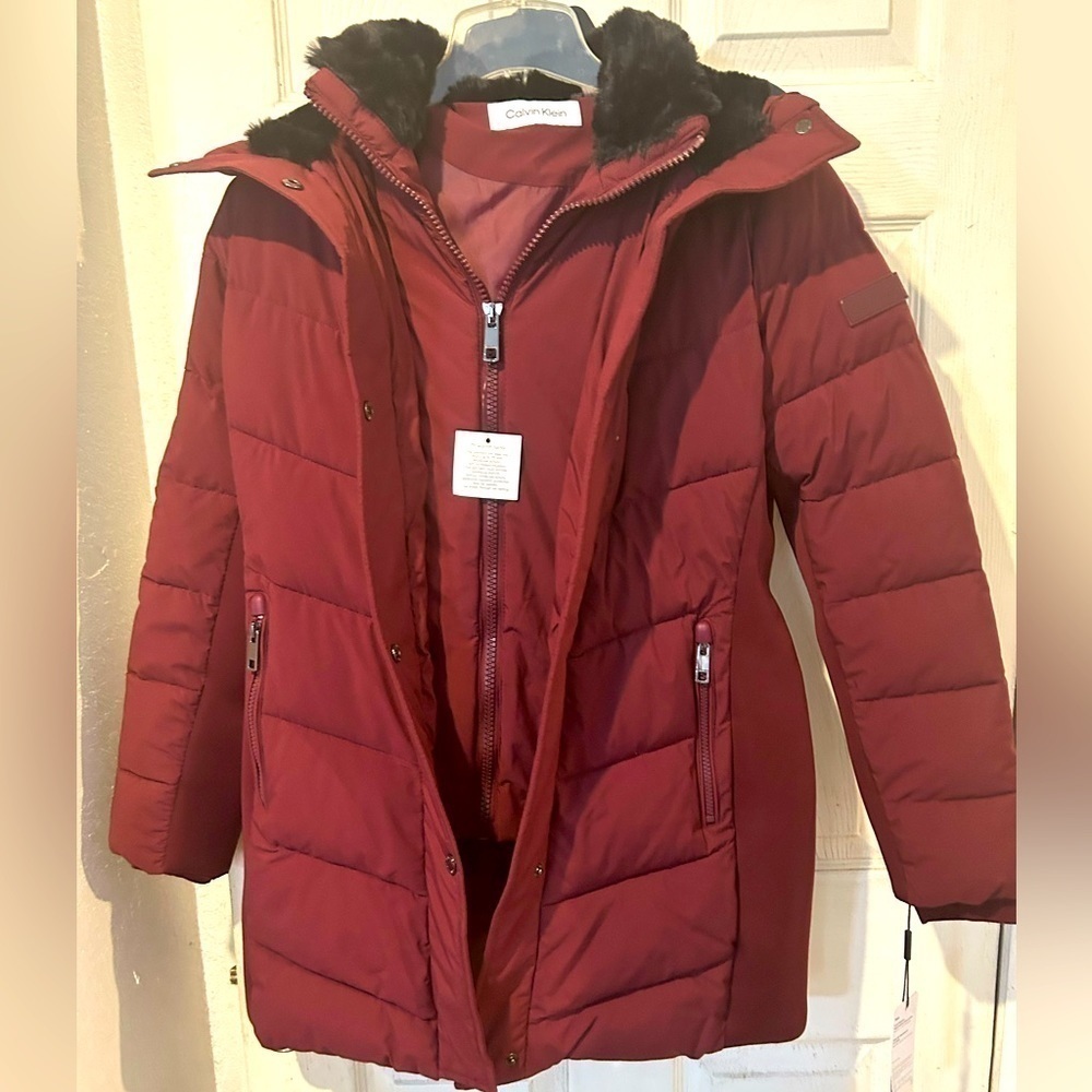 Calvin Klein NWT Burgundy Women’s Faux Fur-Lined Hooded Puffer Coat Size XS - Picture 1 of 12